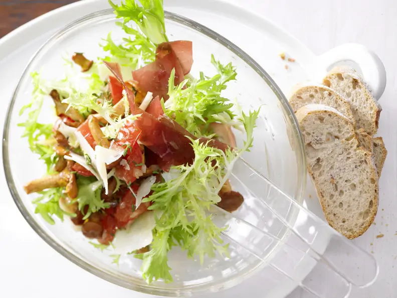 Pfifferling-Frisée-Salat