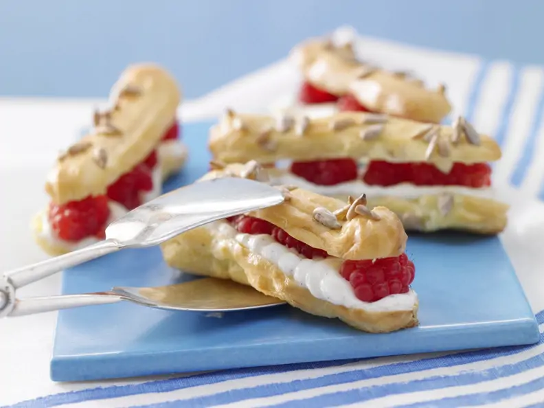 Himbeerstreifen mit Quarkcreme