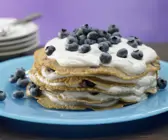 Pfannkuchentorte mit Blaubeerquark