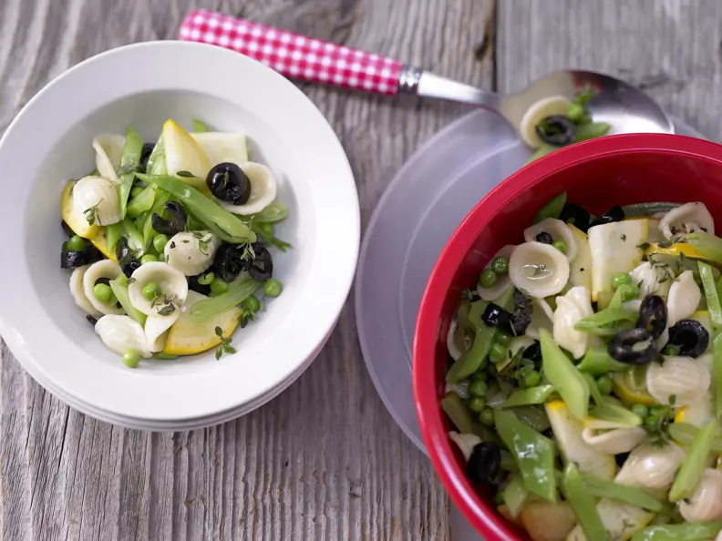 Nudelsalat mit grünem Gemüse