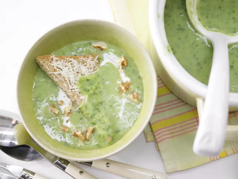 Kohlrabisuppe mit Käsetoast