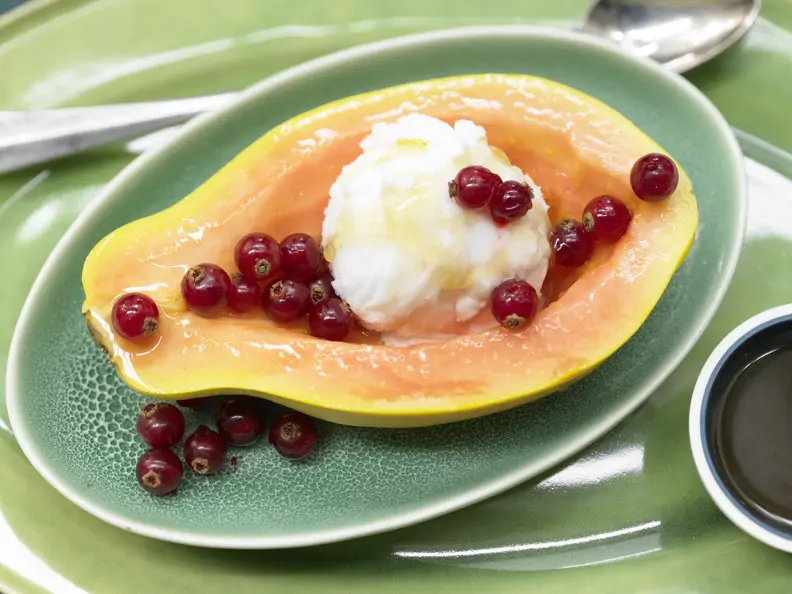 Papaya mit Eisfüllung