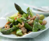 Pfannengerührter grüner Spargel