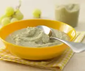 Fruchtiger Rosenkohl-Rindfleisch-Brei