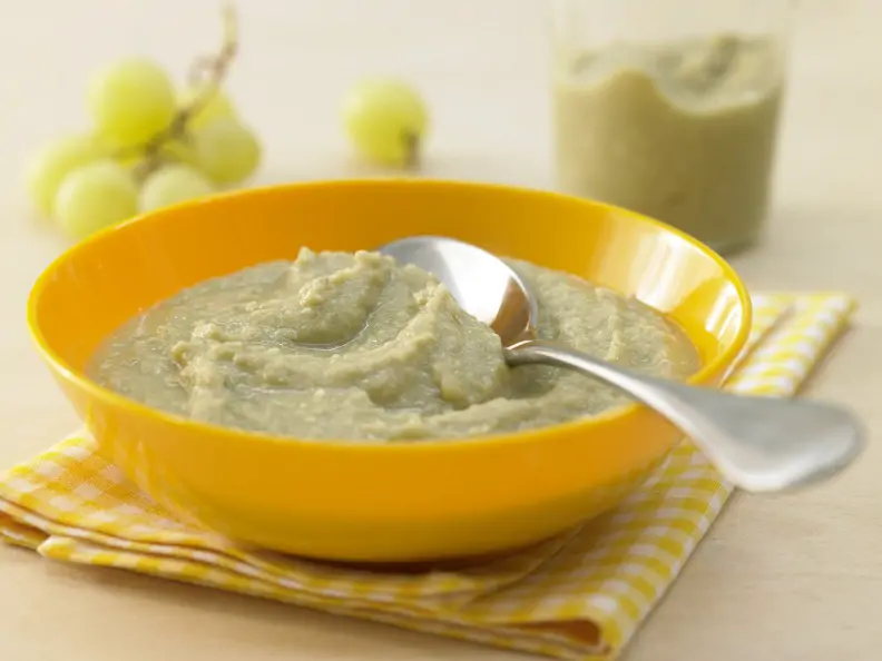 Fruchtiger Rosenkohl-Rindfleisch-Brei