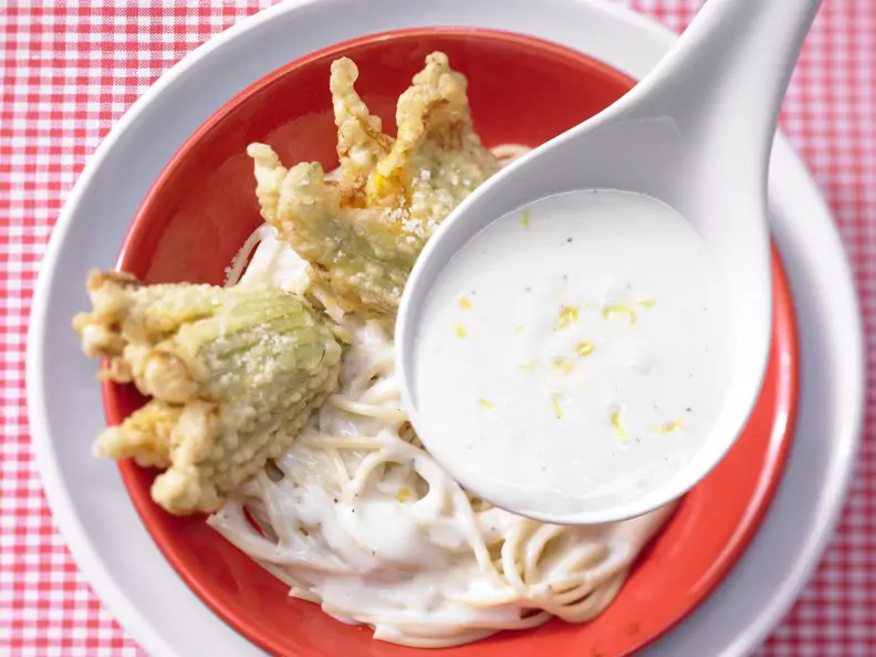 Zitronensauce mit Zucchiniblüten
