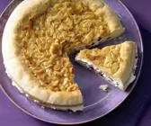 Gefüllter Mandel-Hefekuchen