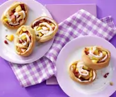 Teigschnecken mit Pfirsichen