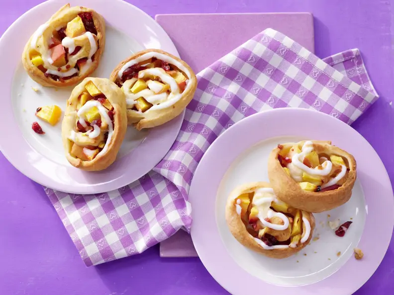 Teigschnecken mit Pfirsichen