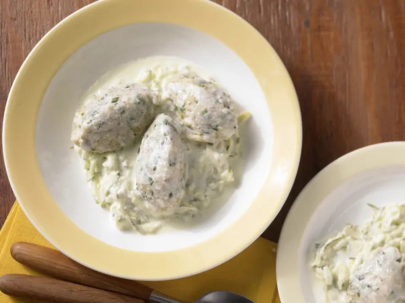Kürbiskernnocken mit Zucchinisauce