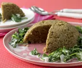 Mandelgrütze mit Rahmspinat