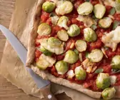 Pizza mit Rosenkohl