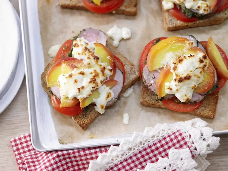 Überbackener Pfirsich-Toast