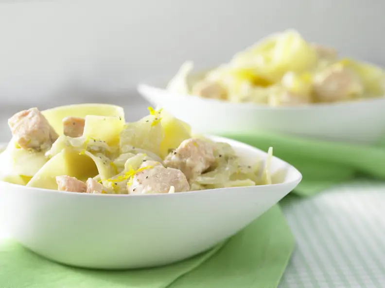 Bandnudeln mit Lachs-Chicorée-Sauce