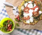 Rösti-Pizza mit Salat