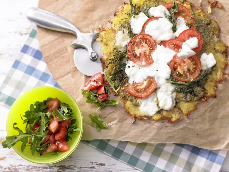 Rösti-Pizza mit Salat