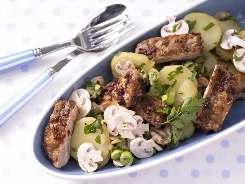 Kartoffelsalat mit Spareribs