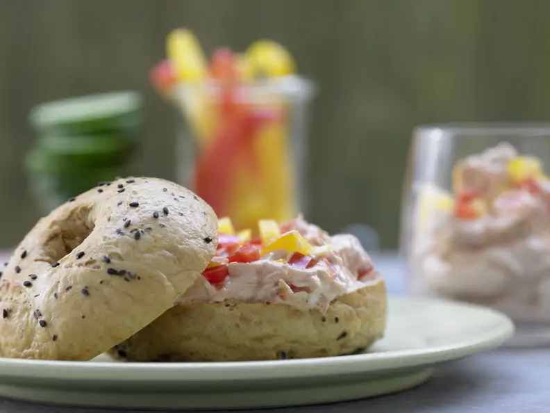Bagels mit Paprika und Frischkäsecreme
