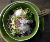 Spaghetti mit Karamellzwiebeln