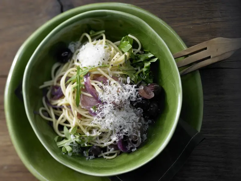 Spaghetti mit Karamellzwiebeln