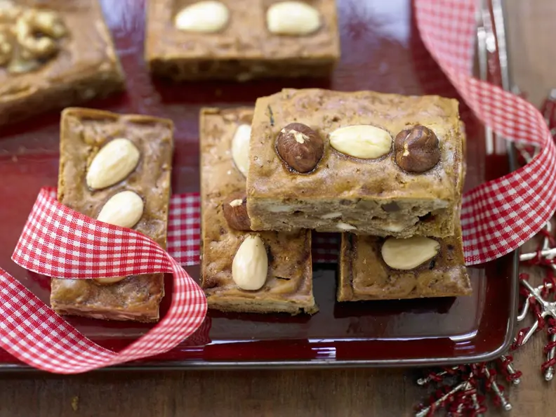 Honigkuchen mit Mandeln