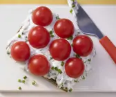 Schnittlauchbrot mit Tomaten