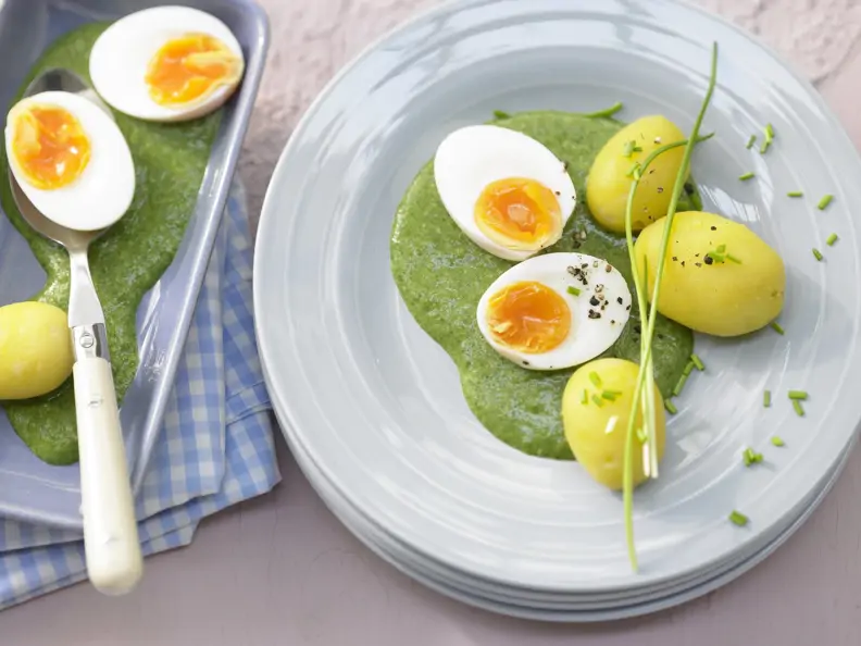 Eier mit Spinatsauce