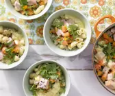 Eintopf mit Möhren, Rucola und Kassler