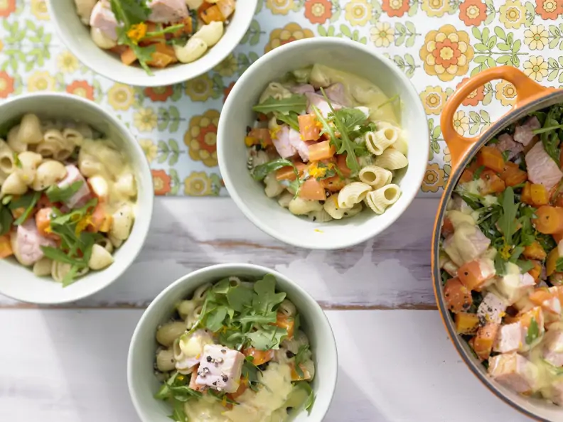 Eintopf mit Möhren, Rucola und Kassler