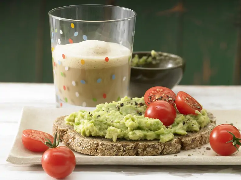 Avocadocreme auf Vollkornbrot