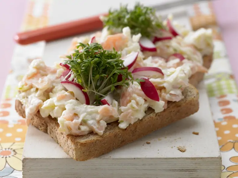 Lachstatar auf Kressebrot