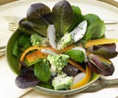 Marinierter Romanesco auf Feldsalat