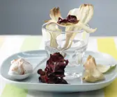 Gemüse-Chips mit Tomatenquark