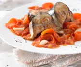 Geschmorte Makrele mit Paprika