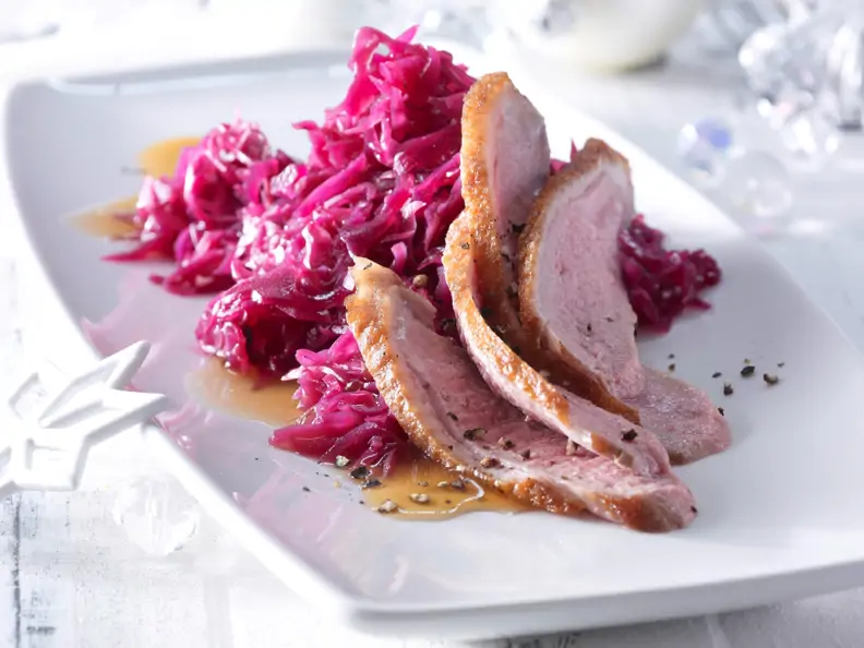 Gänsebrust mit Ingwer-Rotkohl