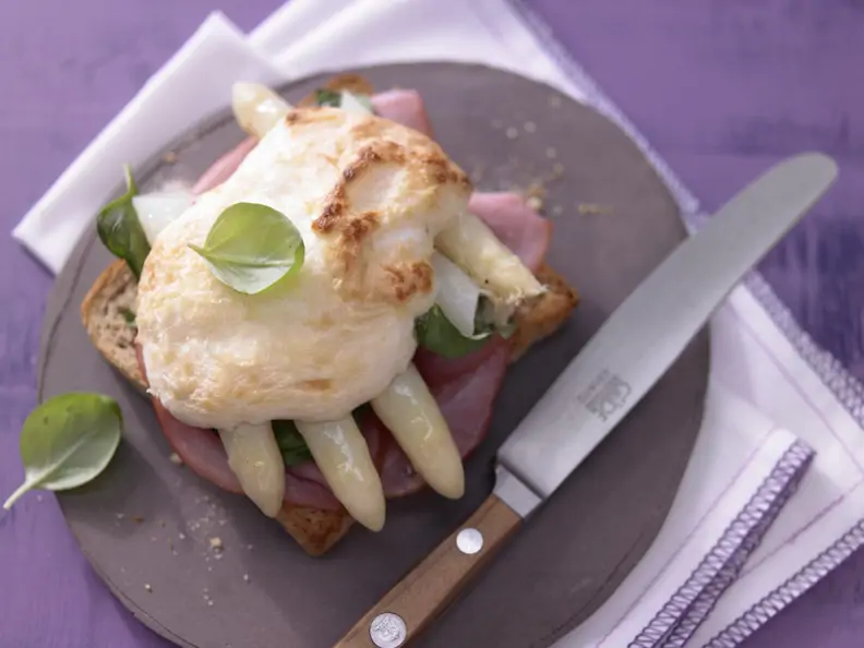 Spargel-Schinken-Toast