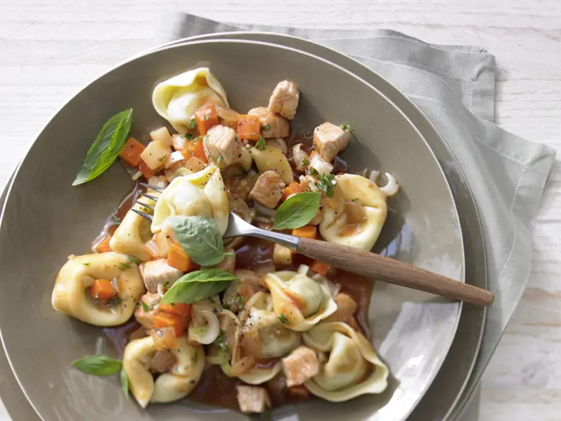 Tortellini mit Putensauce