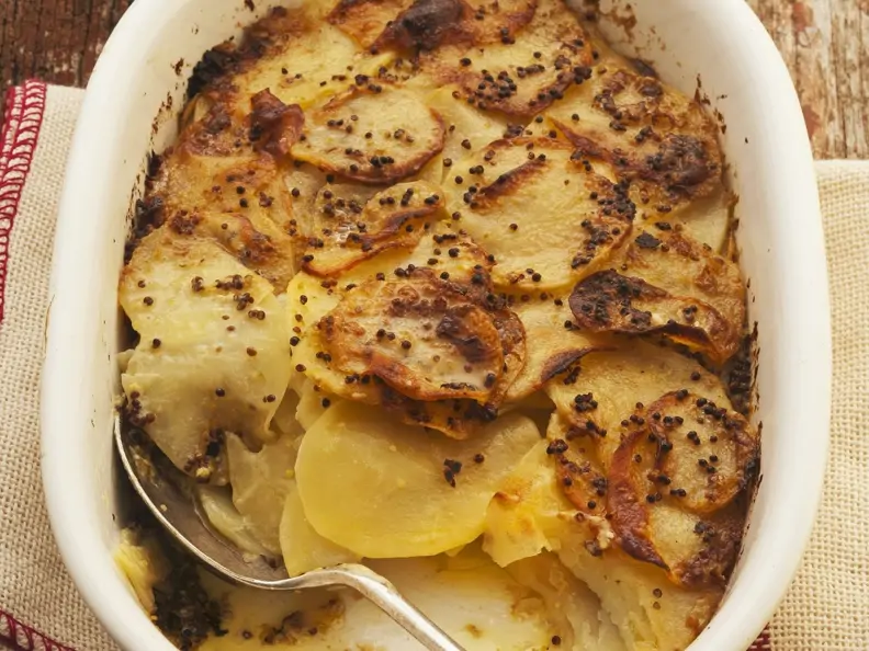 Kartoffelauflauf mit Senfkruste