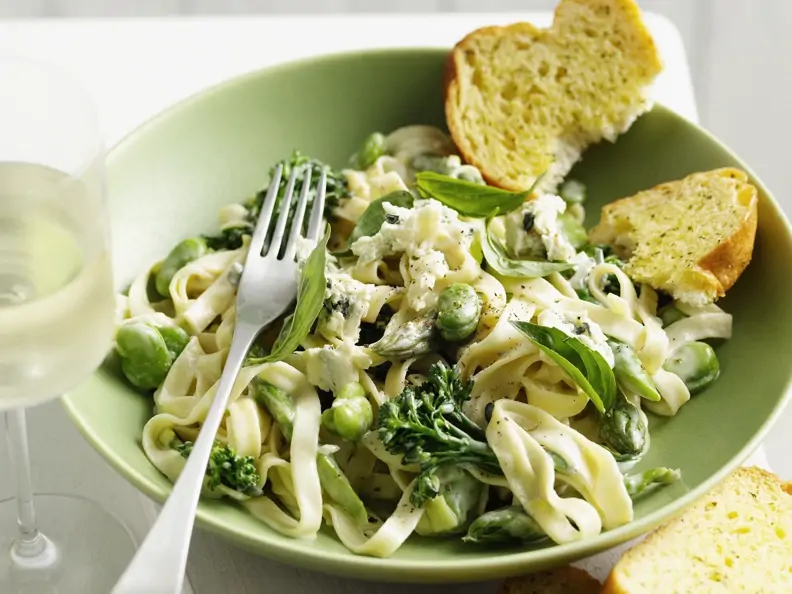 Pasta mit grüner Gemüsesoße