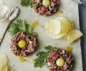 Rinderhackfleisch mit Ei