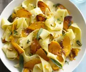 Pasta mit Kürbis-Salbei-Sauce