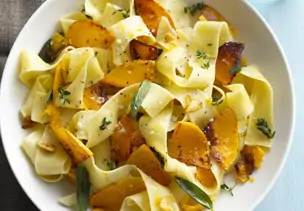 Pasta mit Kürbis-Salbei-Sauce