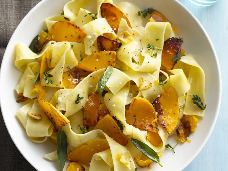 Pasta mit Kürbis-Salbei-Sauce