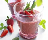 Kalte Erdbeer-Gurken-Suppe (Gazpacho)