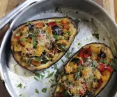 Auberginen mit Gemüsecroûtonsfüllung