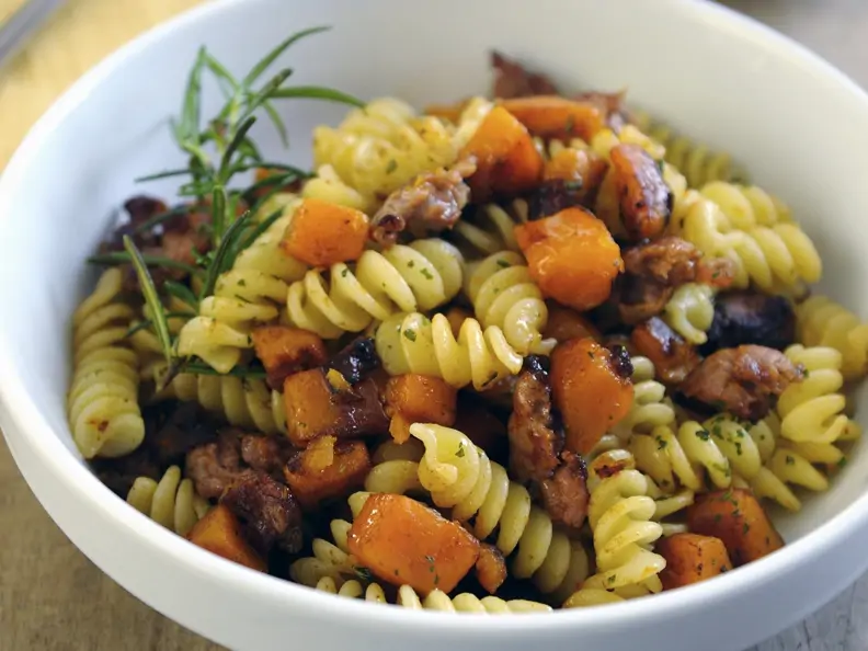 Nudeln mit Wurst-Kürbis-Soße