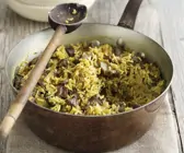 Orientalische Reispfanne (Pilaf) mit Lammfleisch