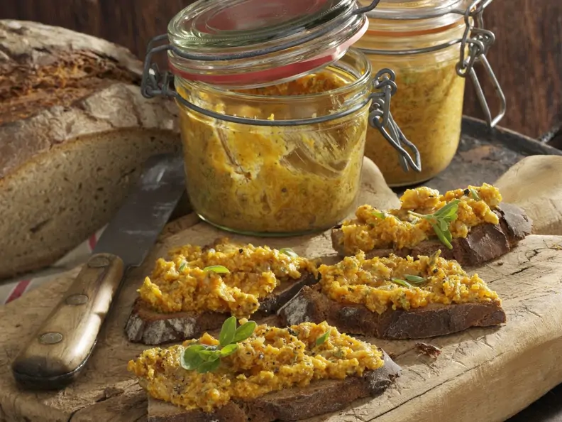 Brote mit Kürbis-Gänseschmalz-Creme