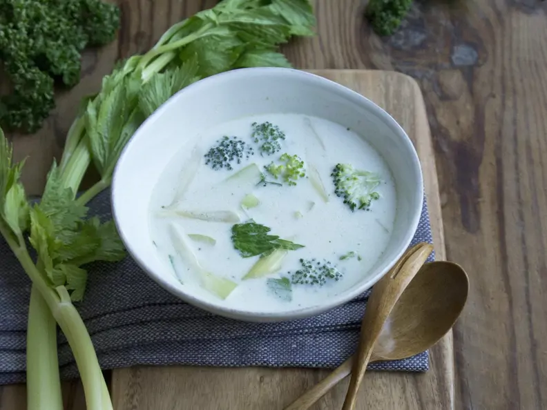 Brokkoli-Stangensellerie-Suppe