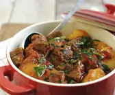 Rindereintopf mit Kartoffeln, Paprika und Tomaten